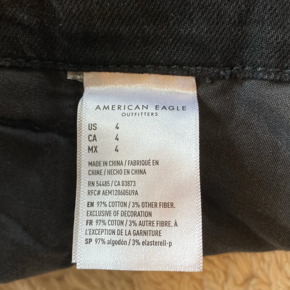 American Eagle Black Denim Shorts - Picture 4 of 4